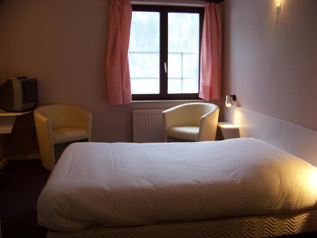 Auberge Le Vieux Moulin Bouillon Room photo